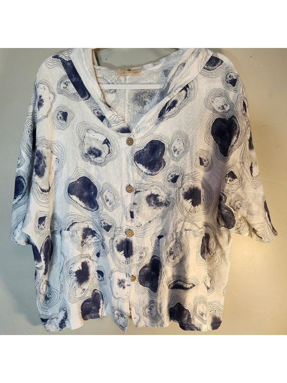 Lands Downunder Lightweight Hooded Button-Front Top in White and Blue Sz XL